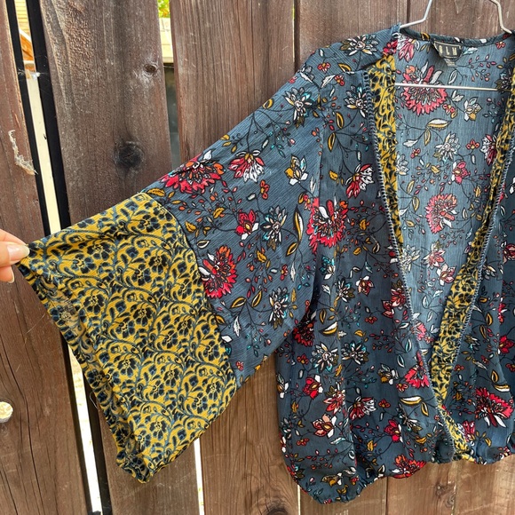 OLM | Women’s Teal Floral Blouse - Picture 2 of 7